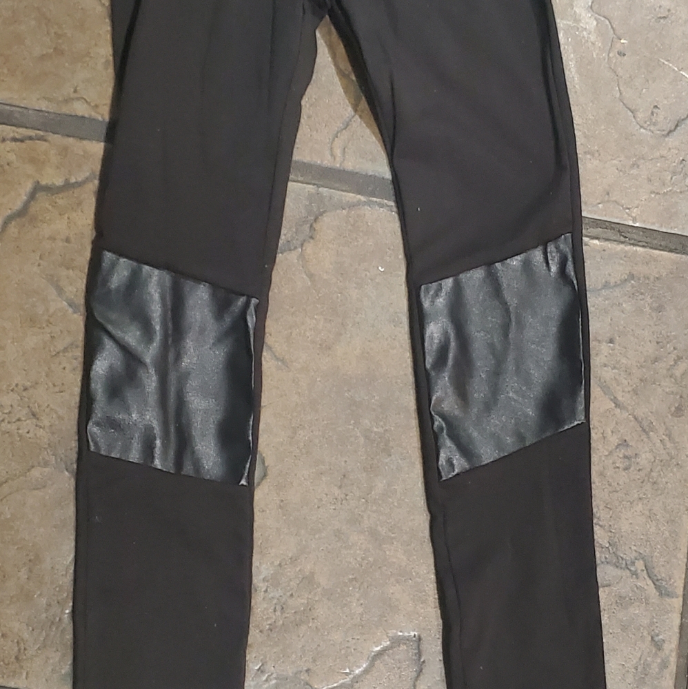 ๐Kids BOSS 2pc set - Picture 3 of 5